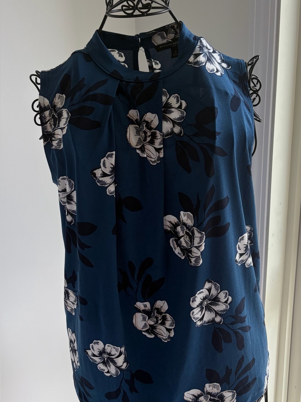 Banana Republic Blue Floral Pleated Sleeveless Camisole